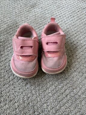 STQ KIDS Pink Shoes with Easy Hook-and-Loop Fit